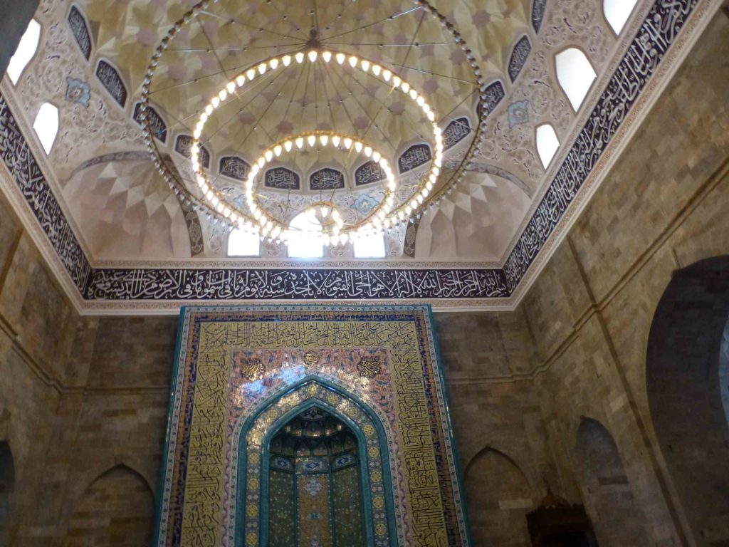 Внутри мечети