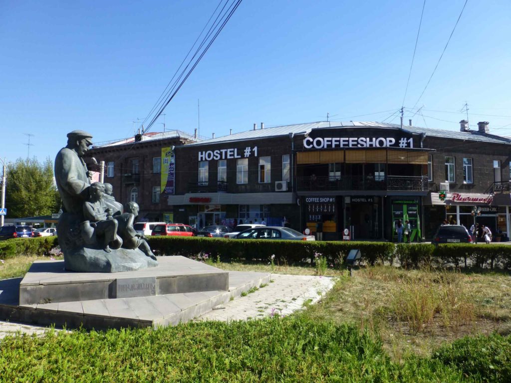 Памятник Саят-Нова