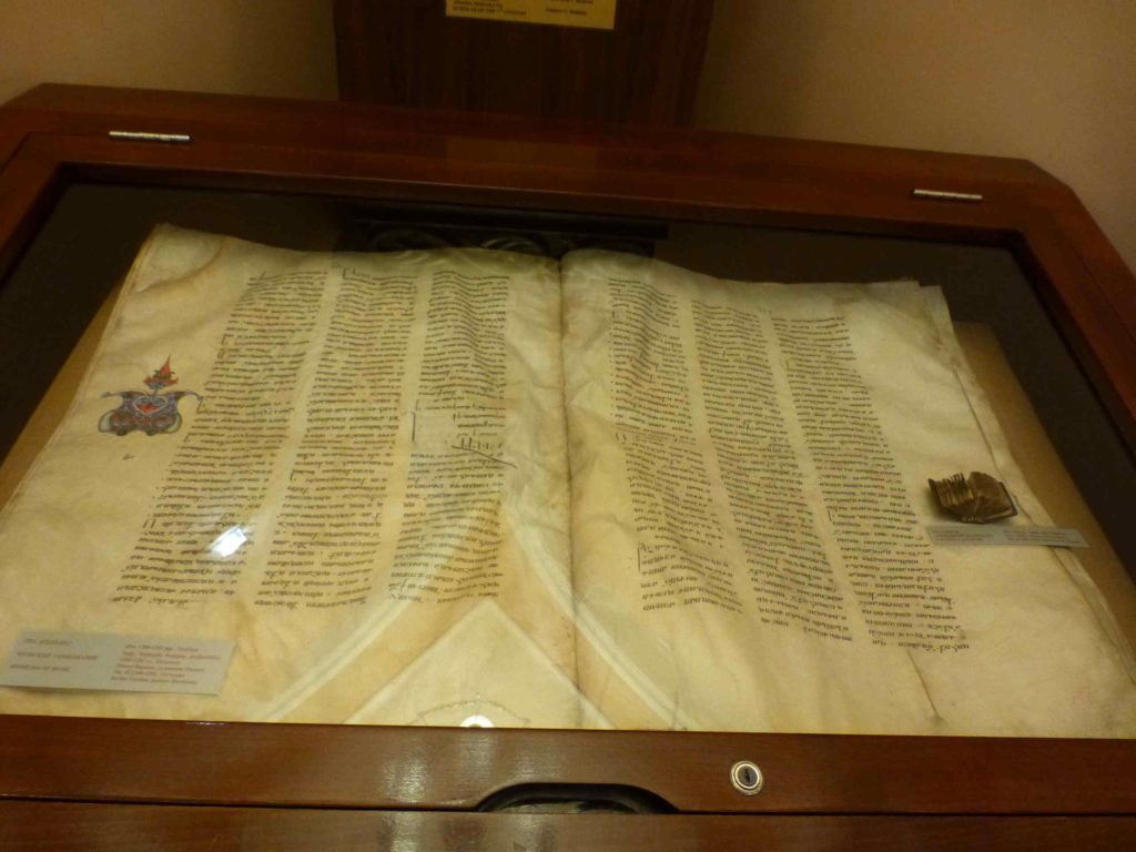 Рукописи- самая большая и самая маленькая