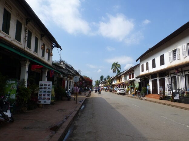 Древняя столица Луангпхабанг и новая столица Вьентьян